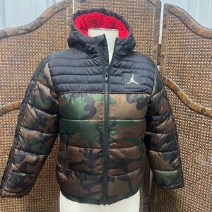 Air Jordan coat camo medium 10-12 yrs puff